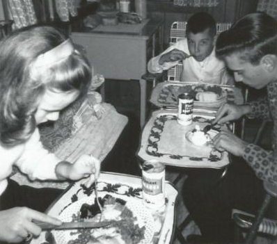 Kids eating on TV trays 1960s